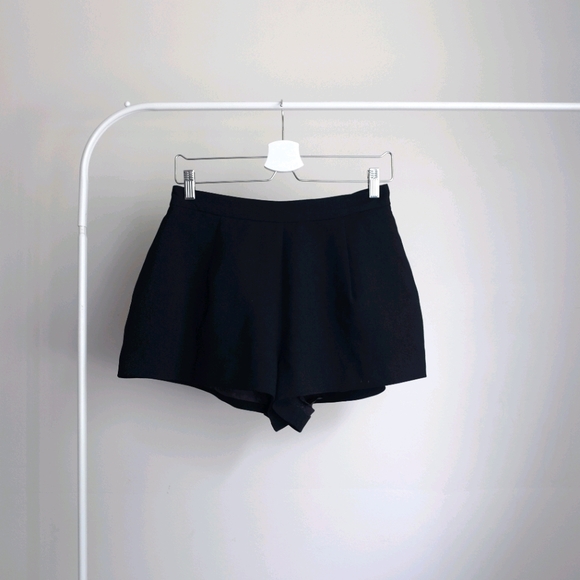 💮2/$10 Puffy Black Shorts - Picture 1 of 2